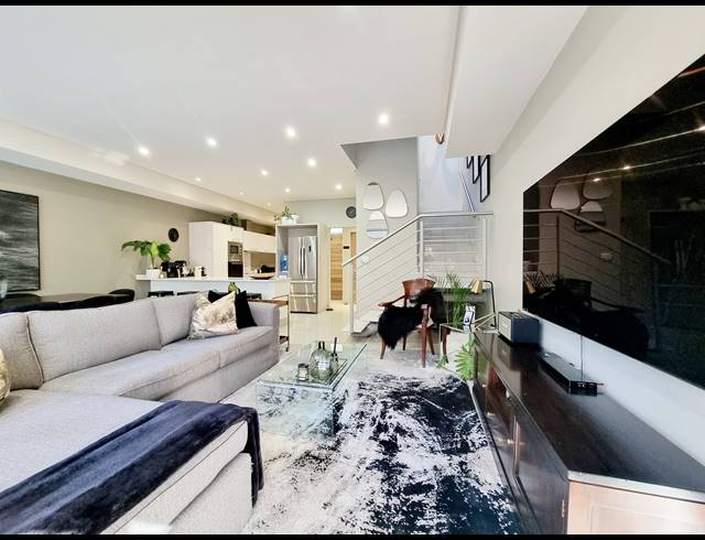 3 BEDROOM TOWNHOUSE TO LET IN OAKLANDS